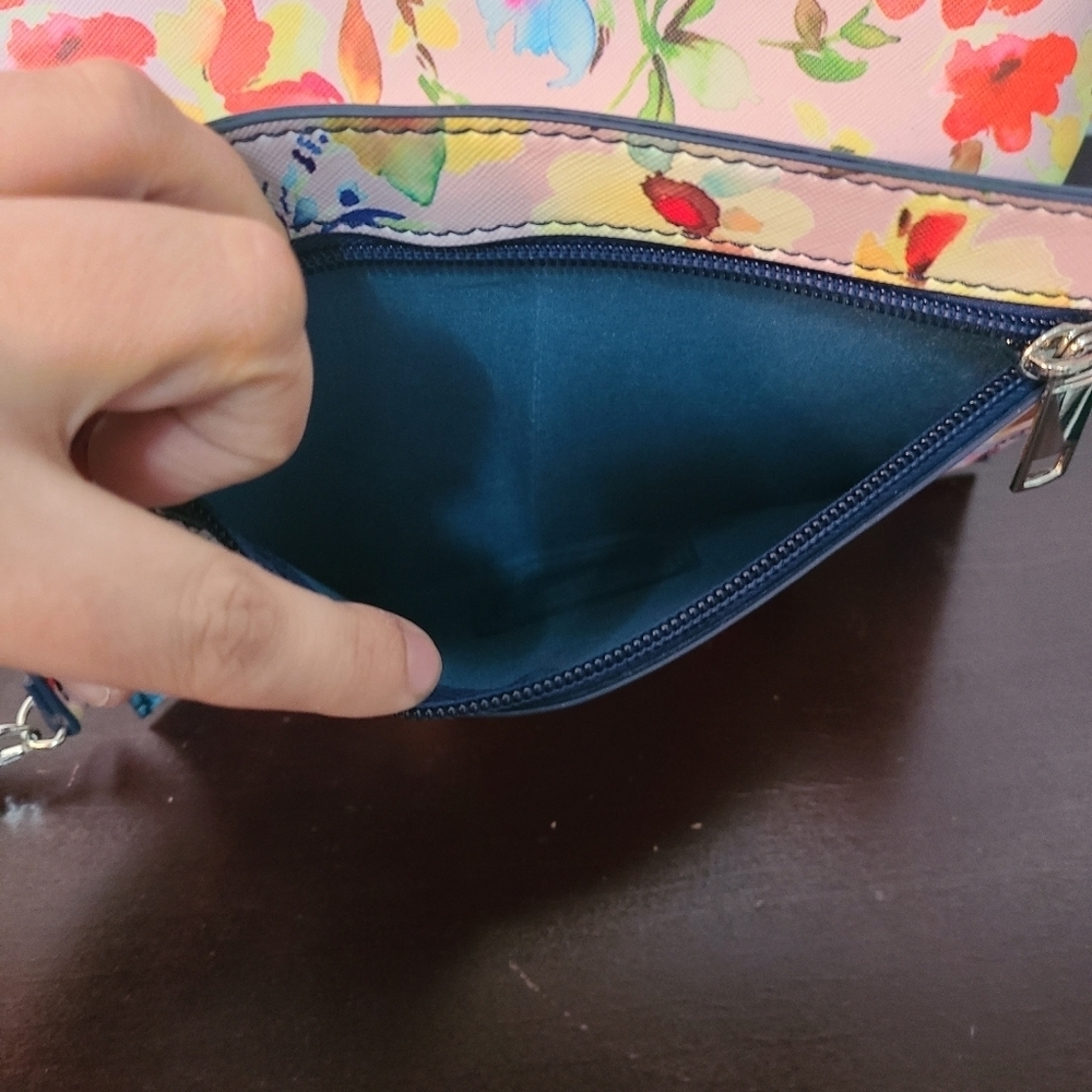NWOT Carlos Floral Shoulder Bag and Wristlet - Picture 15 of 16